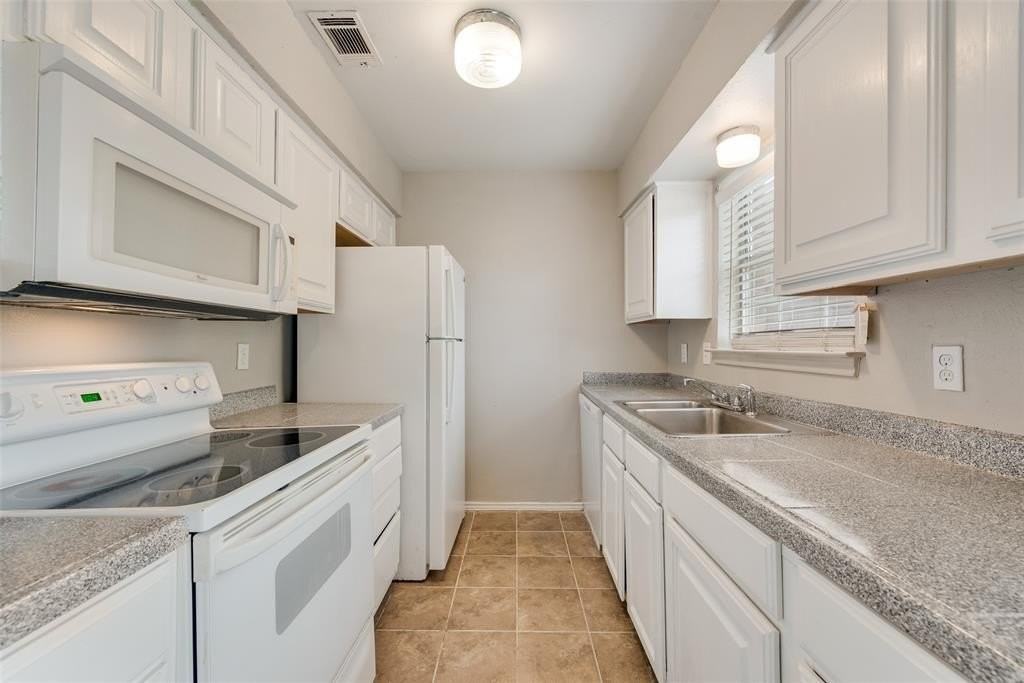 1013 Parkway Ter - Photo 7 of 17