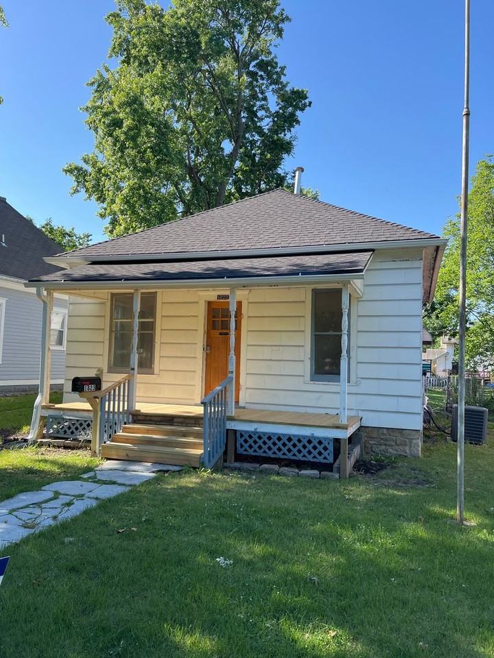 1823 Sw 2nd St - Photo 2 of 13
