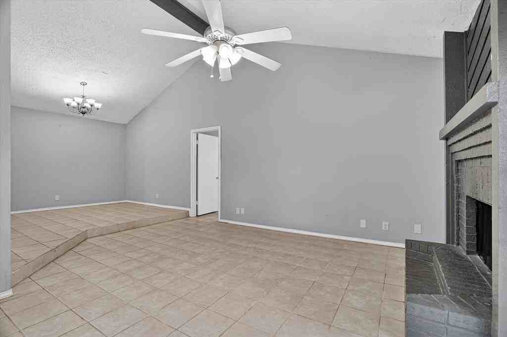 231 Shady Lane Dr - Photo 4 of 21