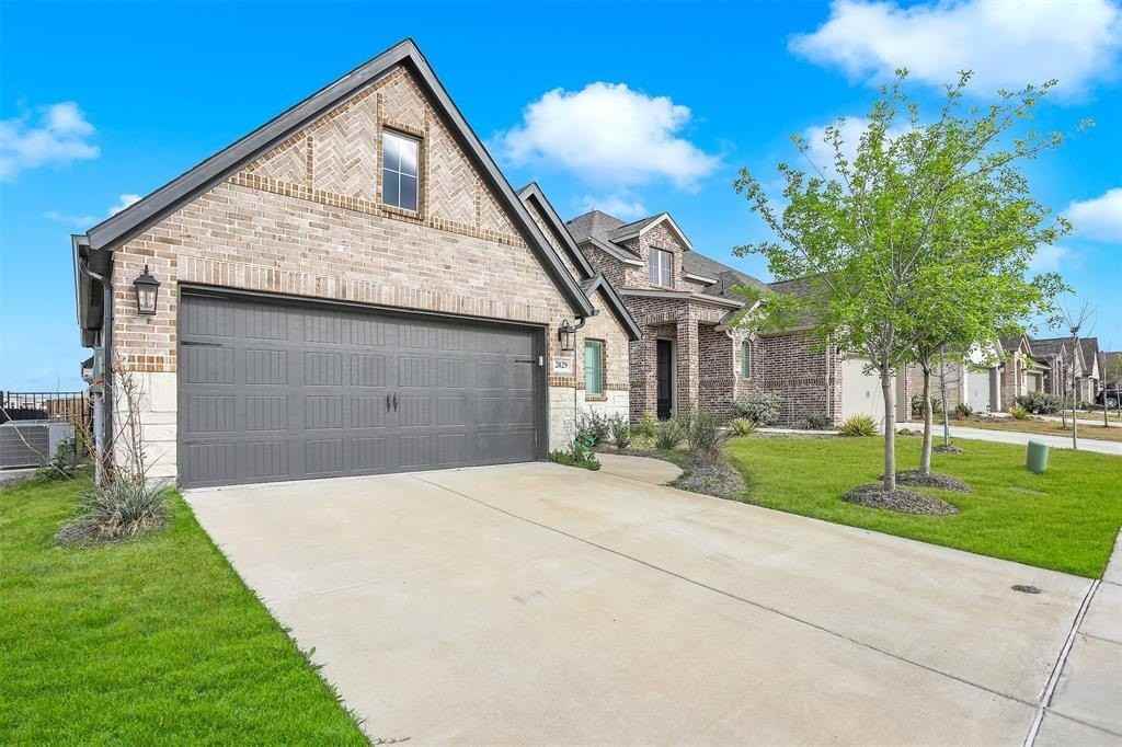 2029 Bally Oak Ln - Photo 3 of 23