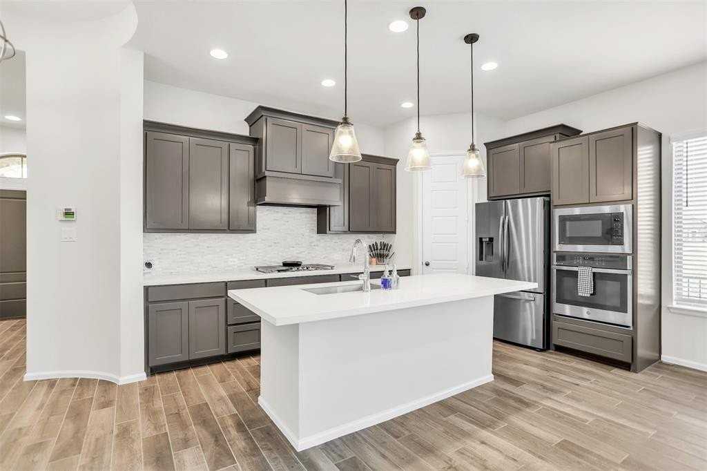 2029 Bally Oak Ln - Photo 4 of 23