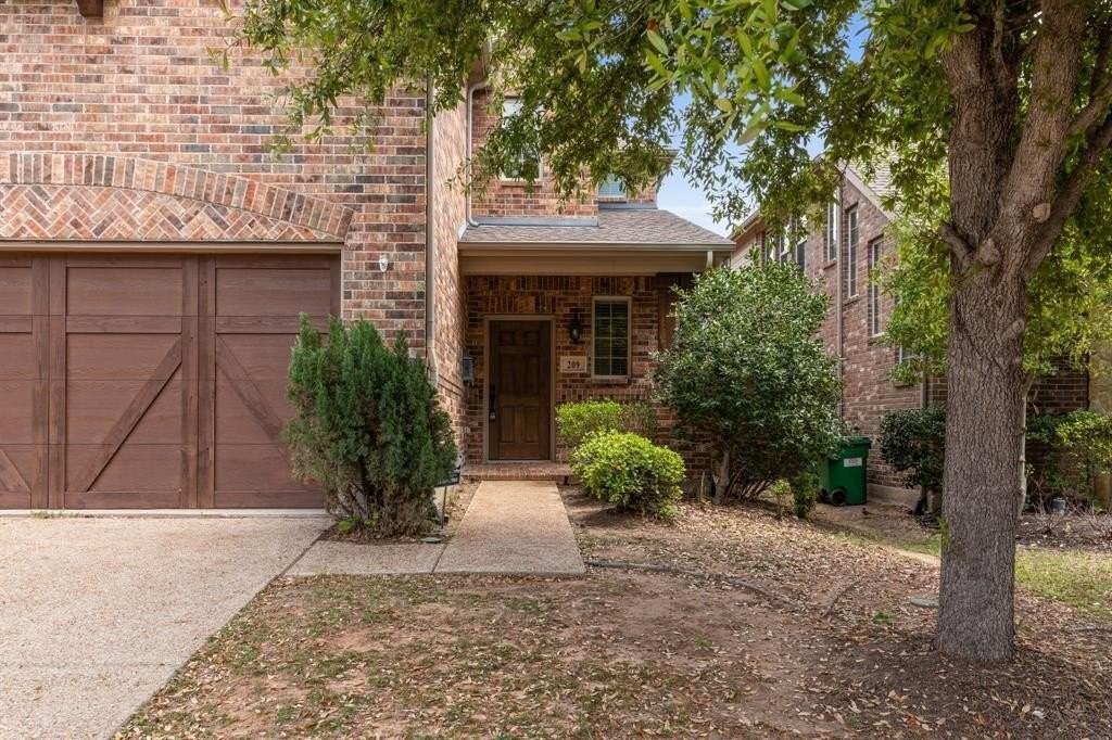 209 Westminster Dr - Photo 2 of 26