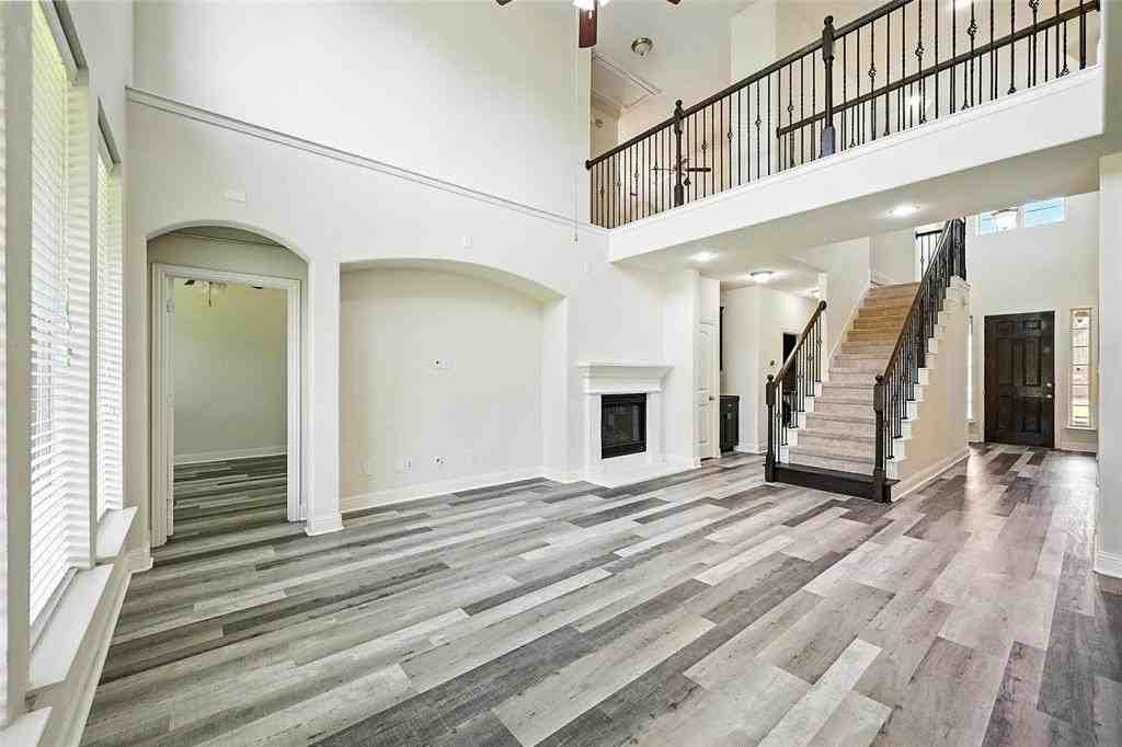 1117 Cypress Hill Dr - Photo 4 of 36