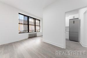 featured image of 15 Washington Ter #2