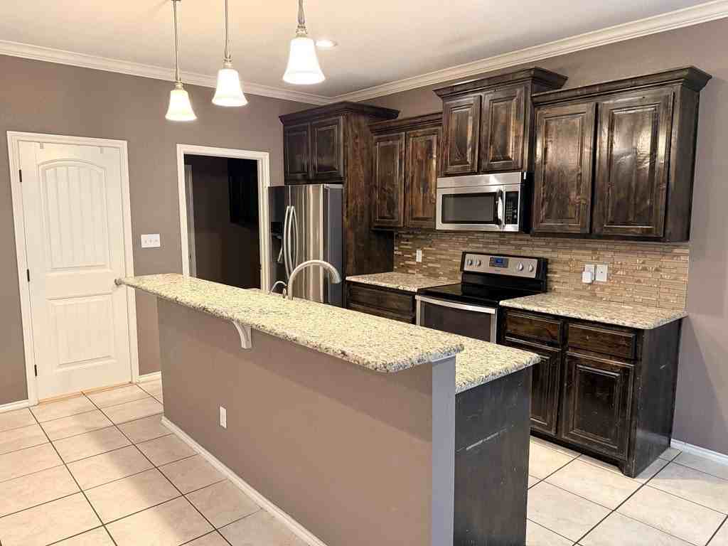813 Calumet St - Photo 5 of 29
