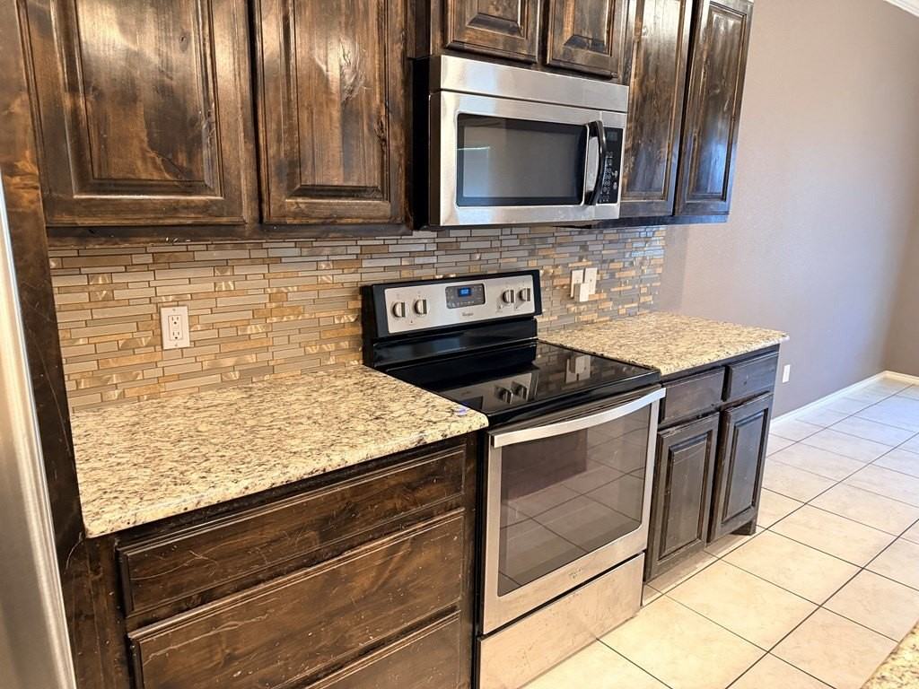 813 Calumet St - Photo 6 of 29