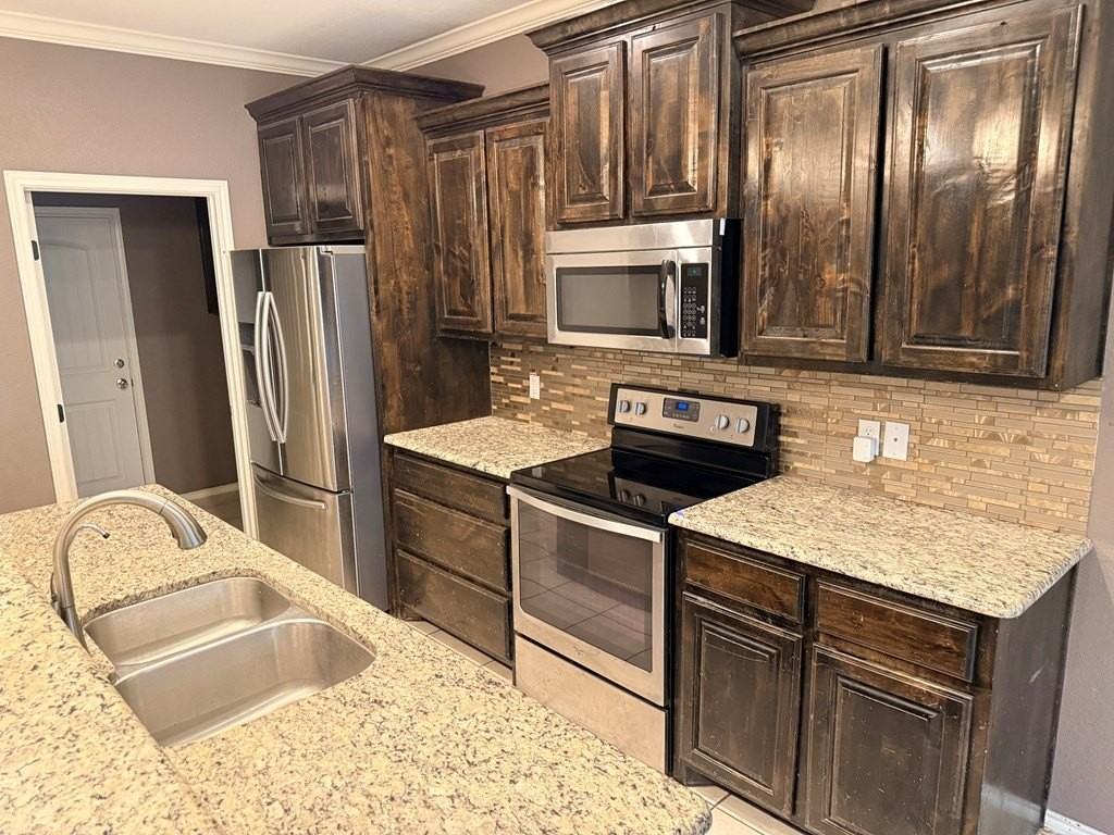 813 Calumet St - Photo 7 of 29