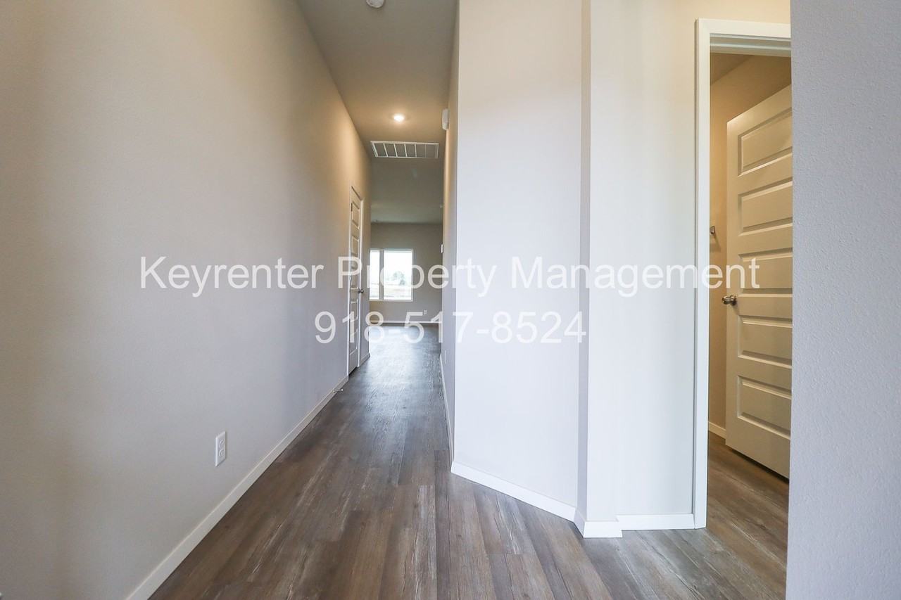 1327 E Honolulu Pl - Photo 3 of 36