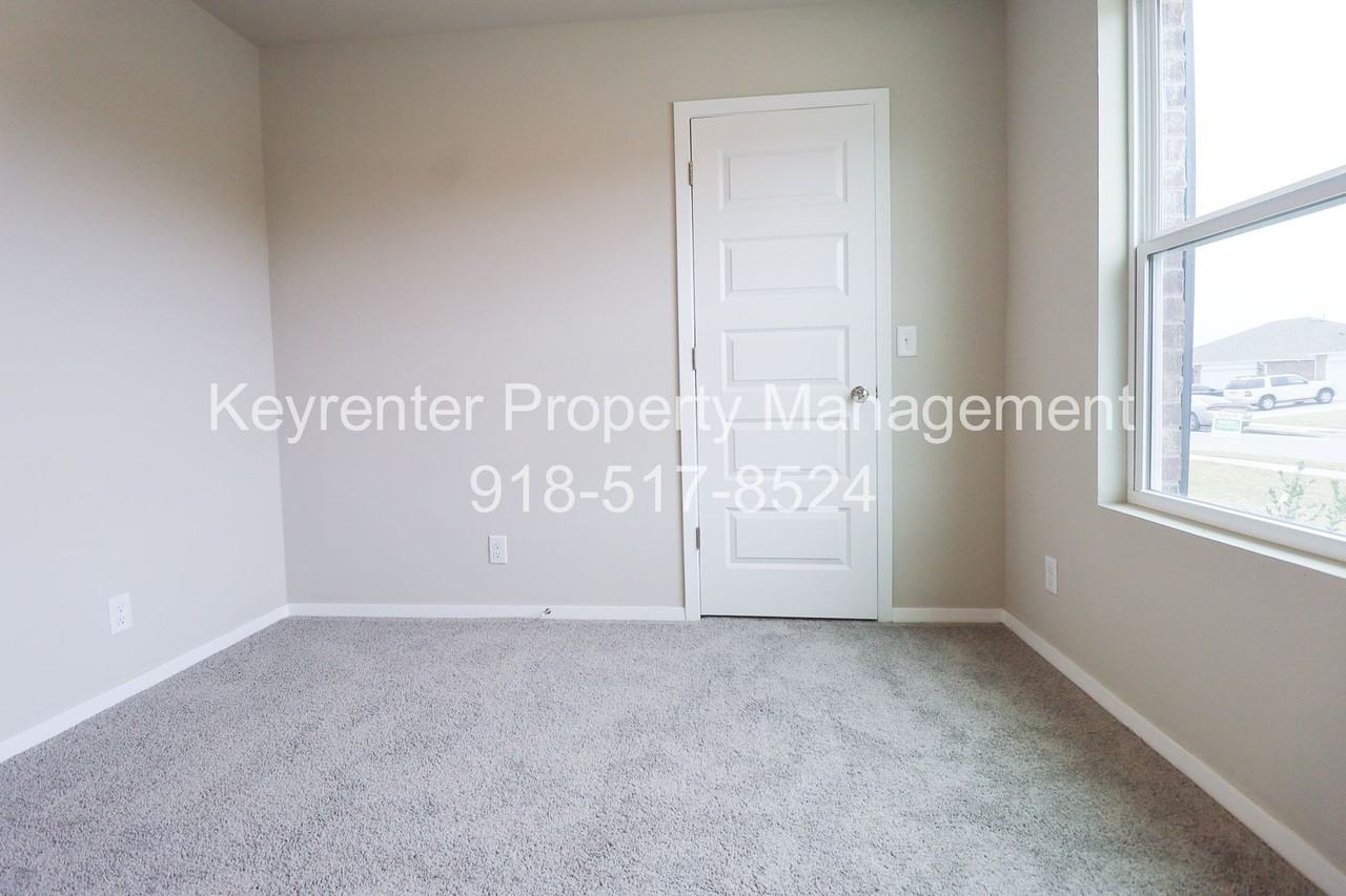 1327 E Honolulu Pl - Photo 5 of 36