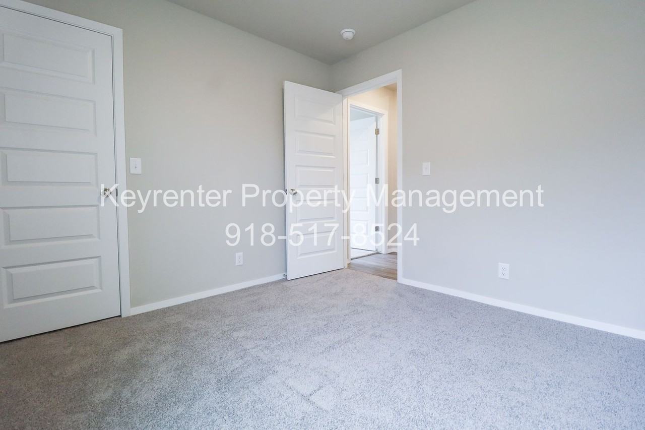 1327 E Honolulu Pl - Photo 7 of 36