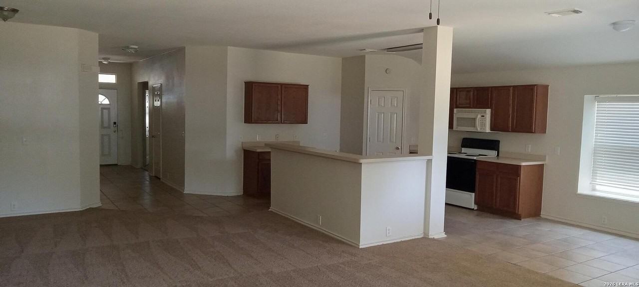 15803 Borwick Ln - Photo 3 of 26