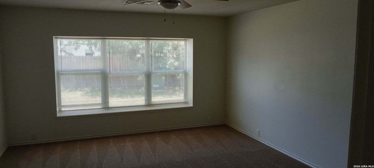 15803 Borwick Ln - Photo 4 of 26