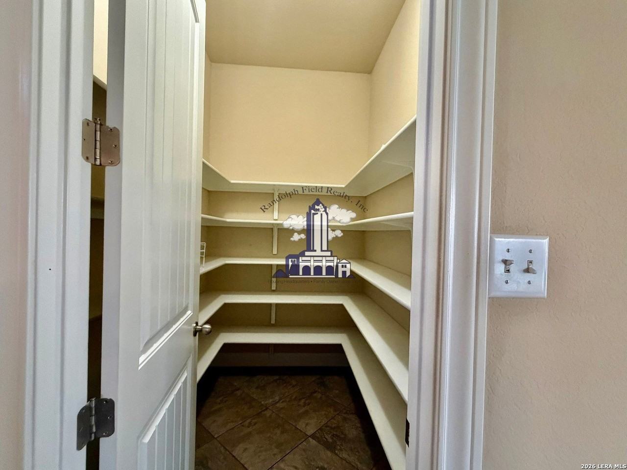 621 Cavan - Photo 7 of 37