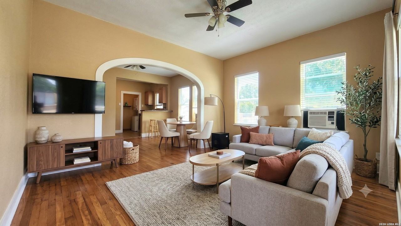 801 W Hollywood Ave - Photo 4 of 22