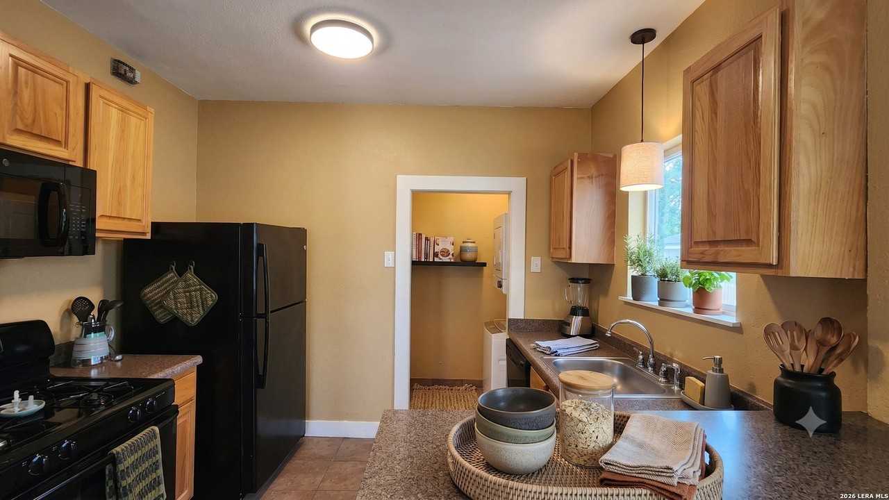 801 W Hollywood Ave - Photo 5 of 22