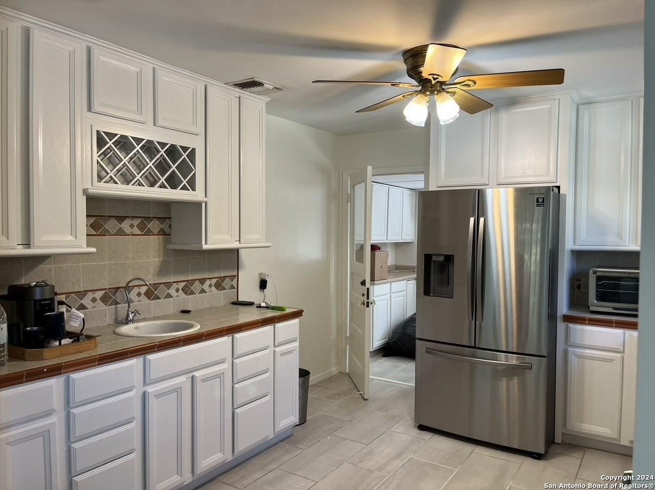 137 Schreiner Pl - Photo 2 of 10