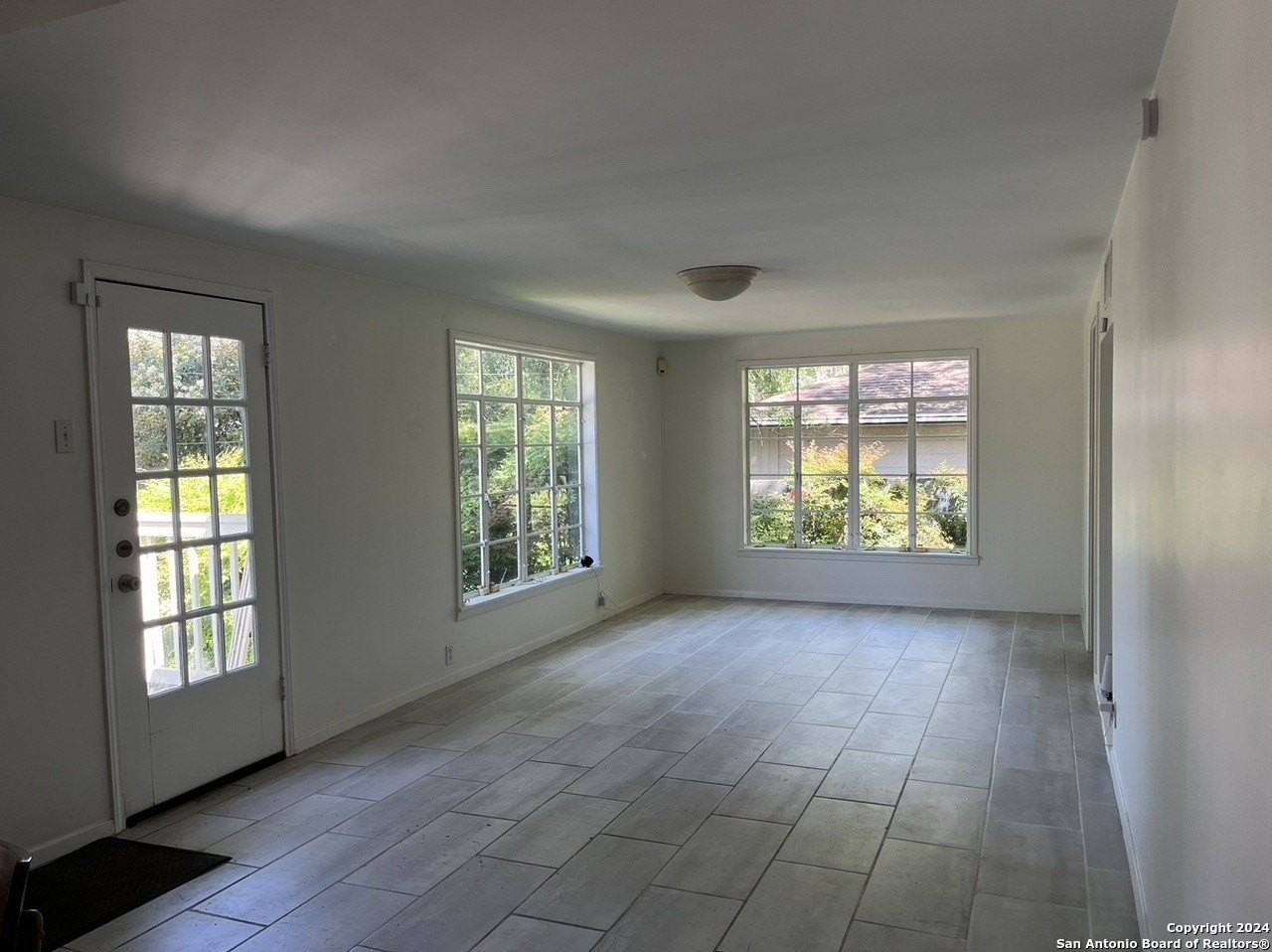 137 Schreiner Pl - Photo 4 of 10