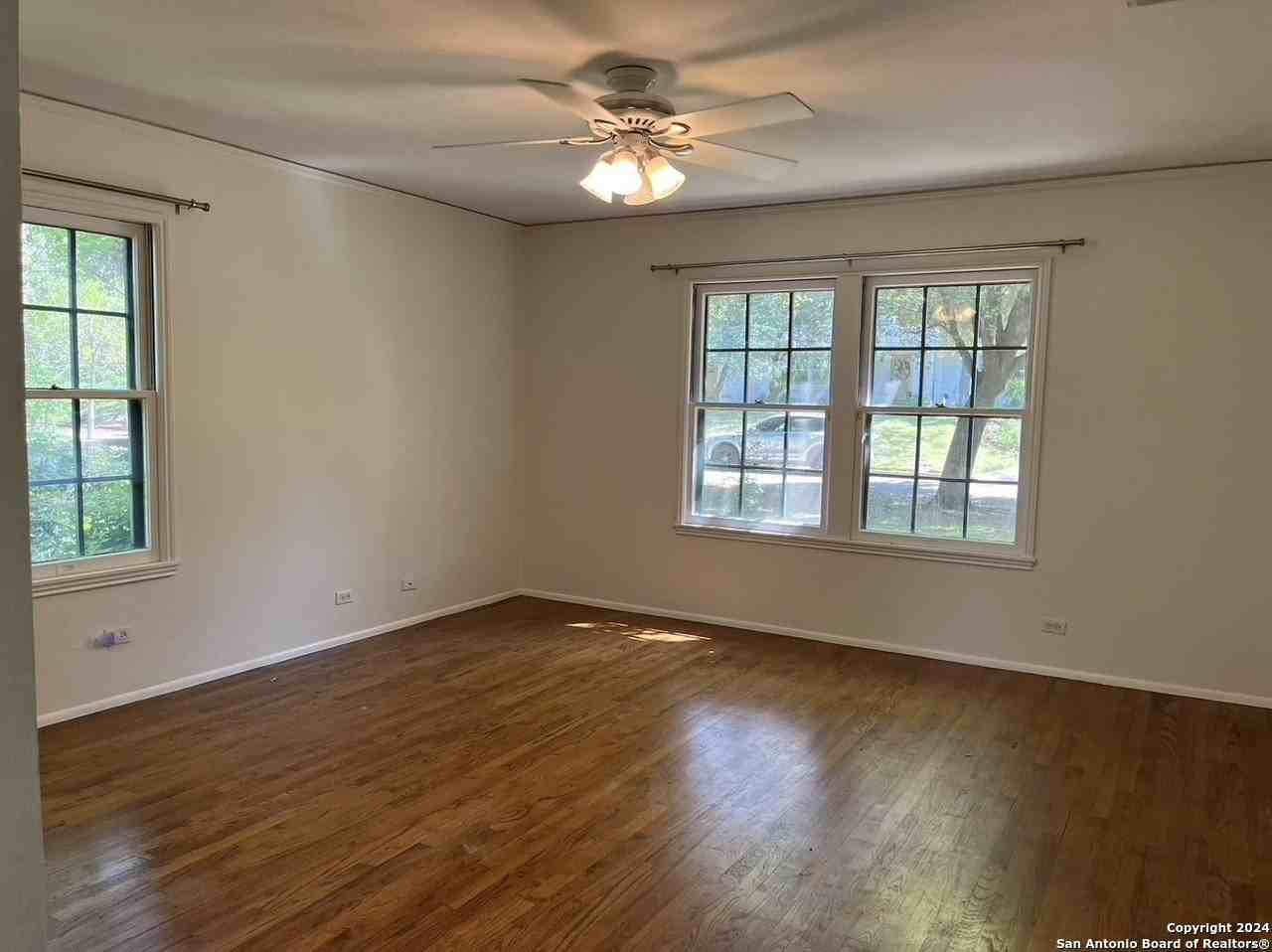 137 Schreiner Pl - Photo 7 of 10