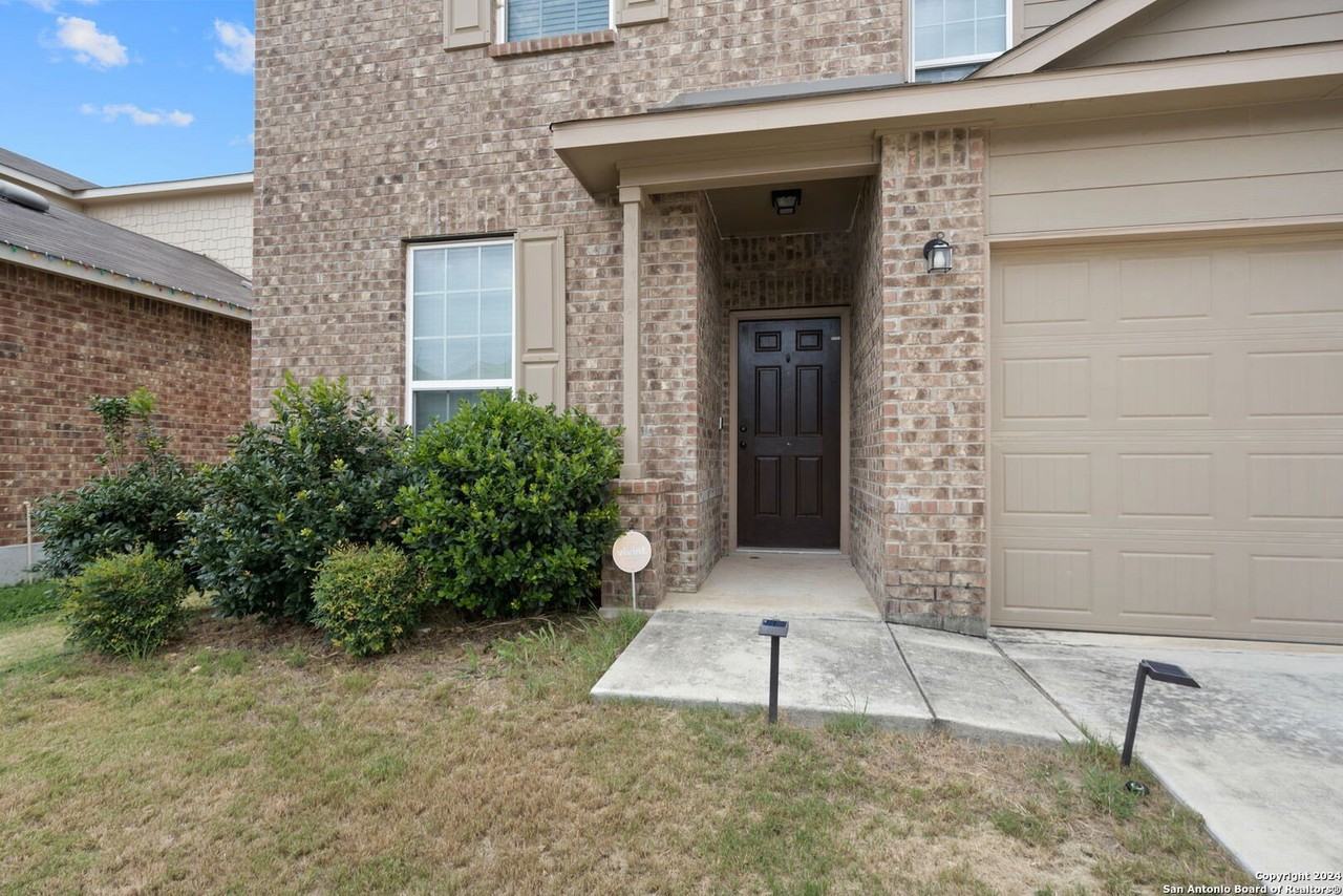 9947 Cowboy Ln - Photo 4 of 43