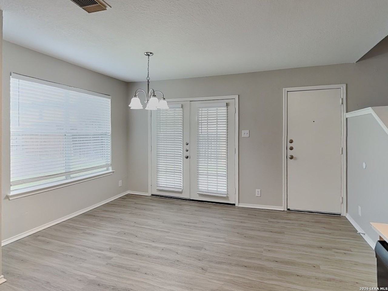 3839 Cherokee Blvd - Photo 4 of 17