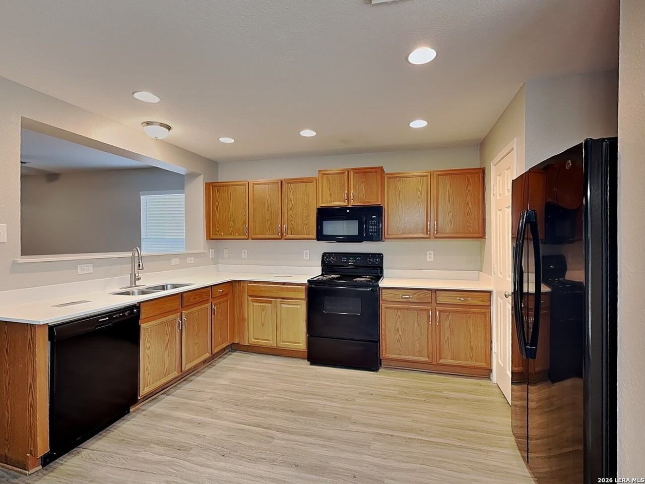 3839 Cherokee Blvd - Photo 5 of 17