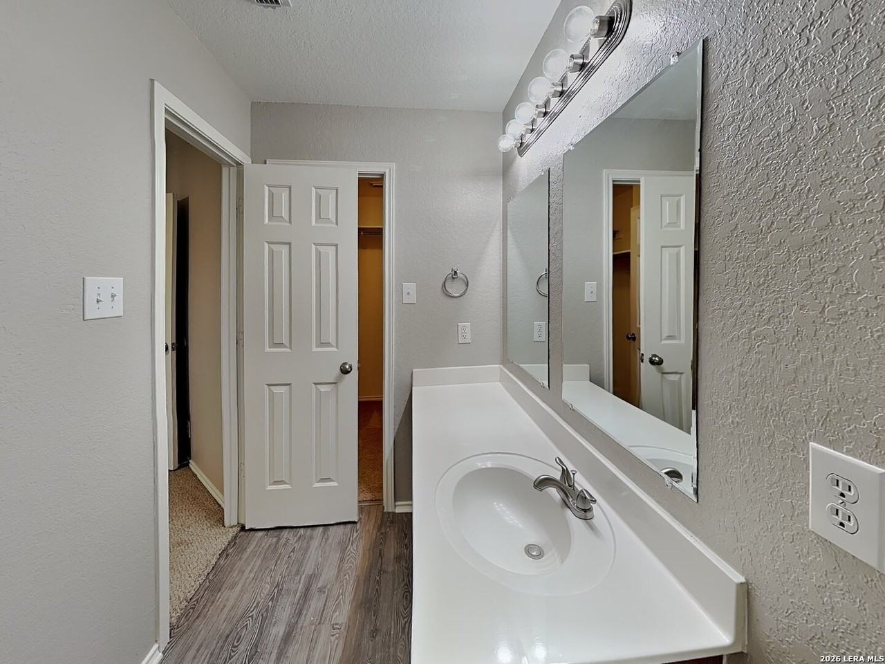 3839 Cherokee Blvd - Photo 7 of 17