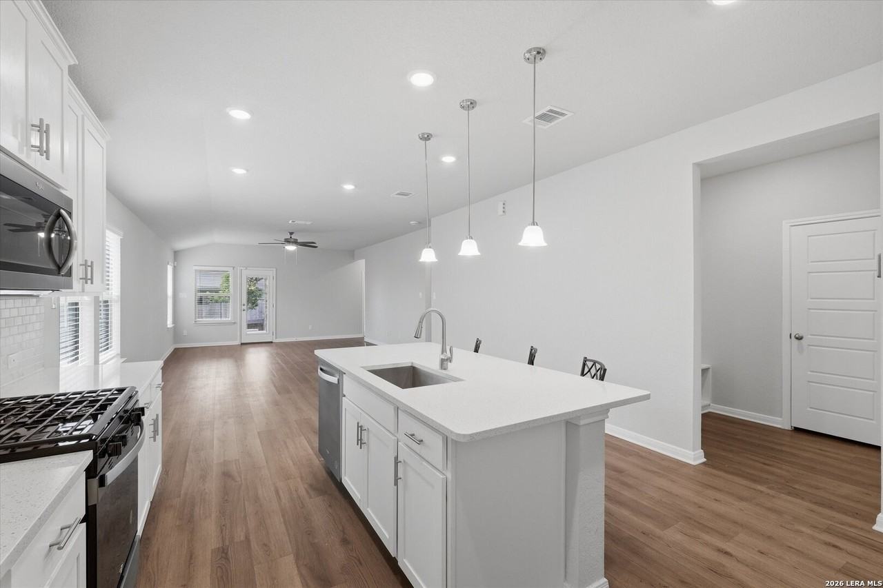 25915 Marigold Oaks - Photo 3 of 28