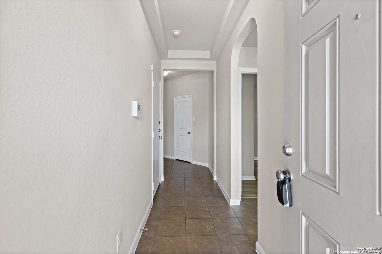 117 Linden Ln - Photo 3 of 30