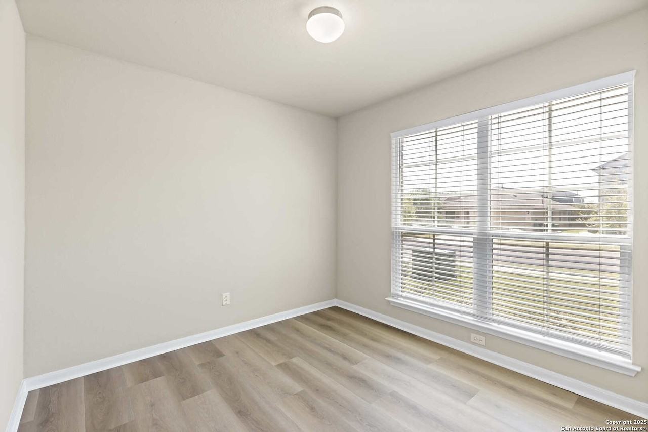 117 Linden Ln - Photo 4 of 30