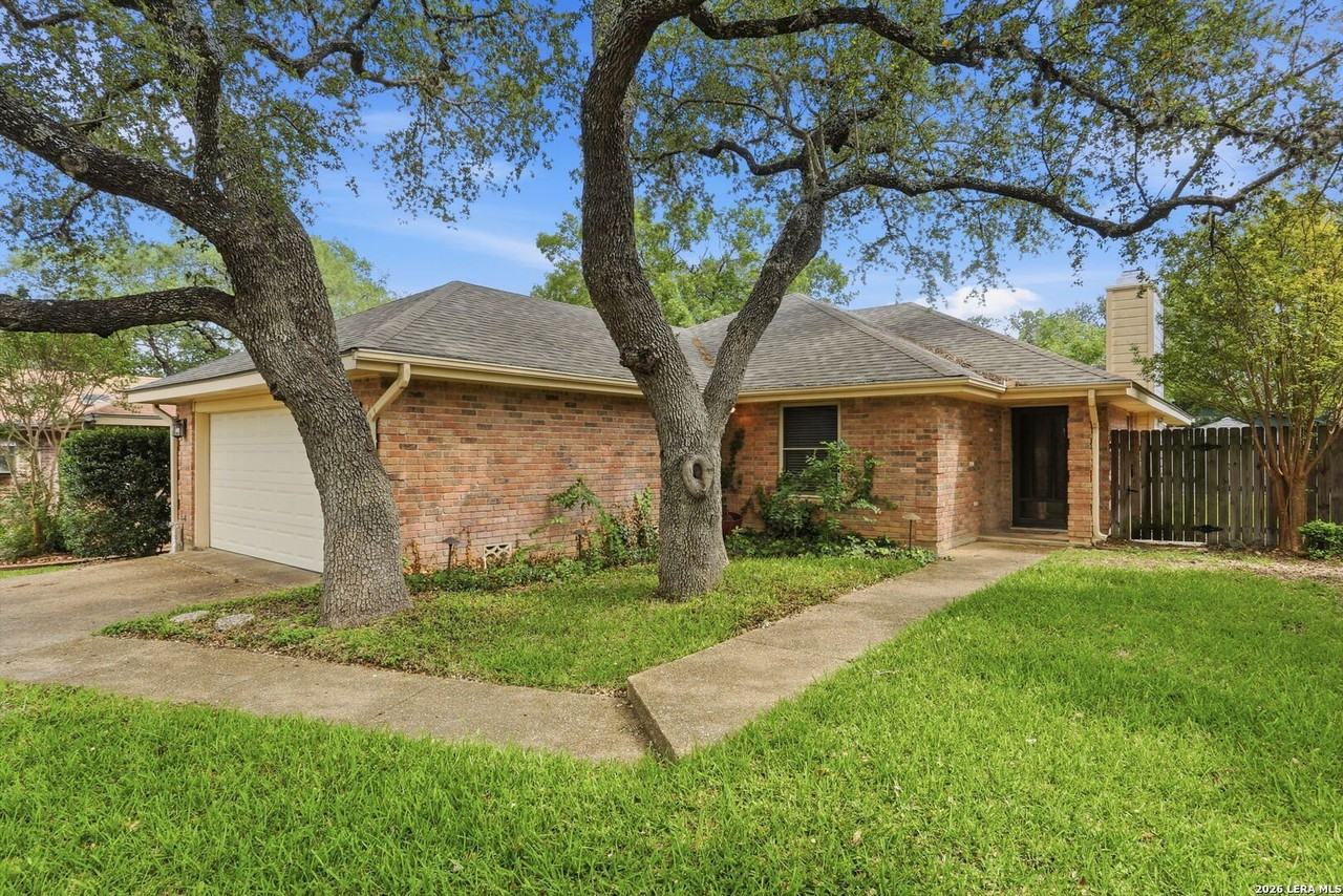 1826 Encino Rio - Photo 3 of 26