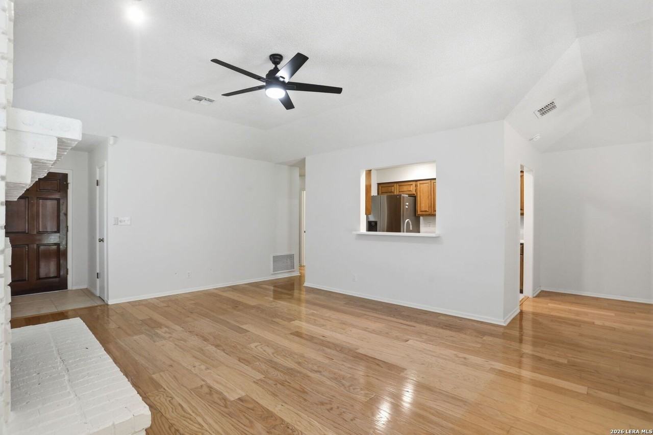 1826 Encino Rio - Photo 5 of 26
