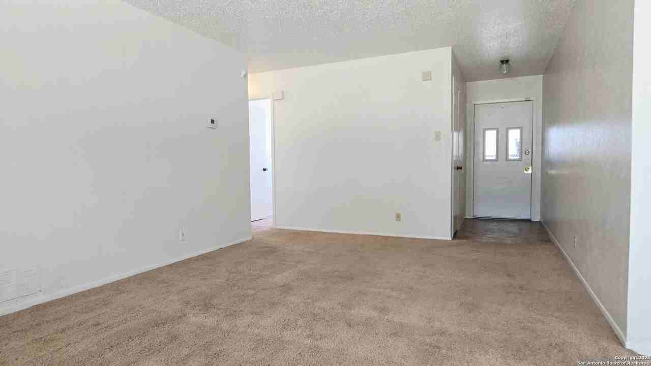 3043 Timber View Dr - Photo 4 of 20
