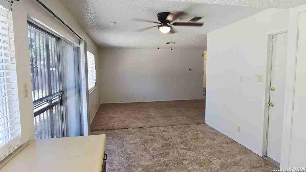 3043 Timber View Dr - Photo 5 of 20
