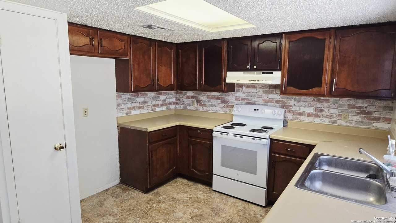 3043 Timber View Dr - Photo 6 of 20