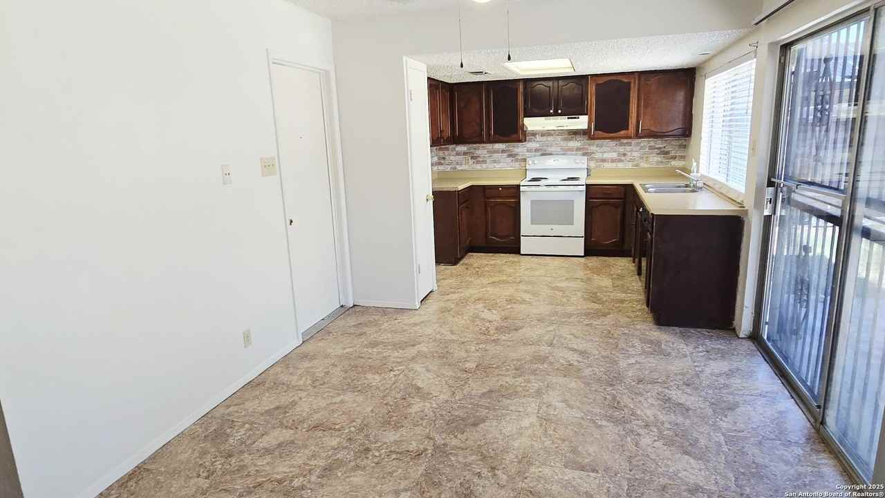 3043 Timber View Dr - Photo 7 of 20
