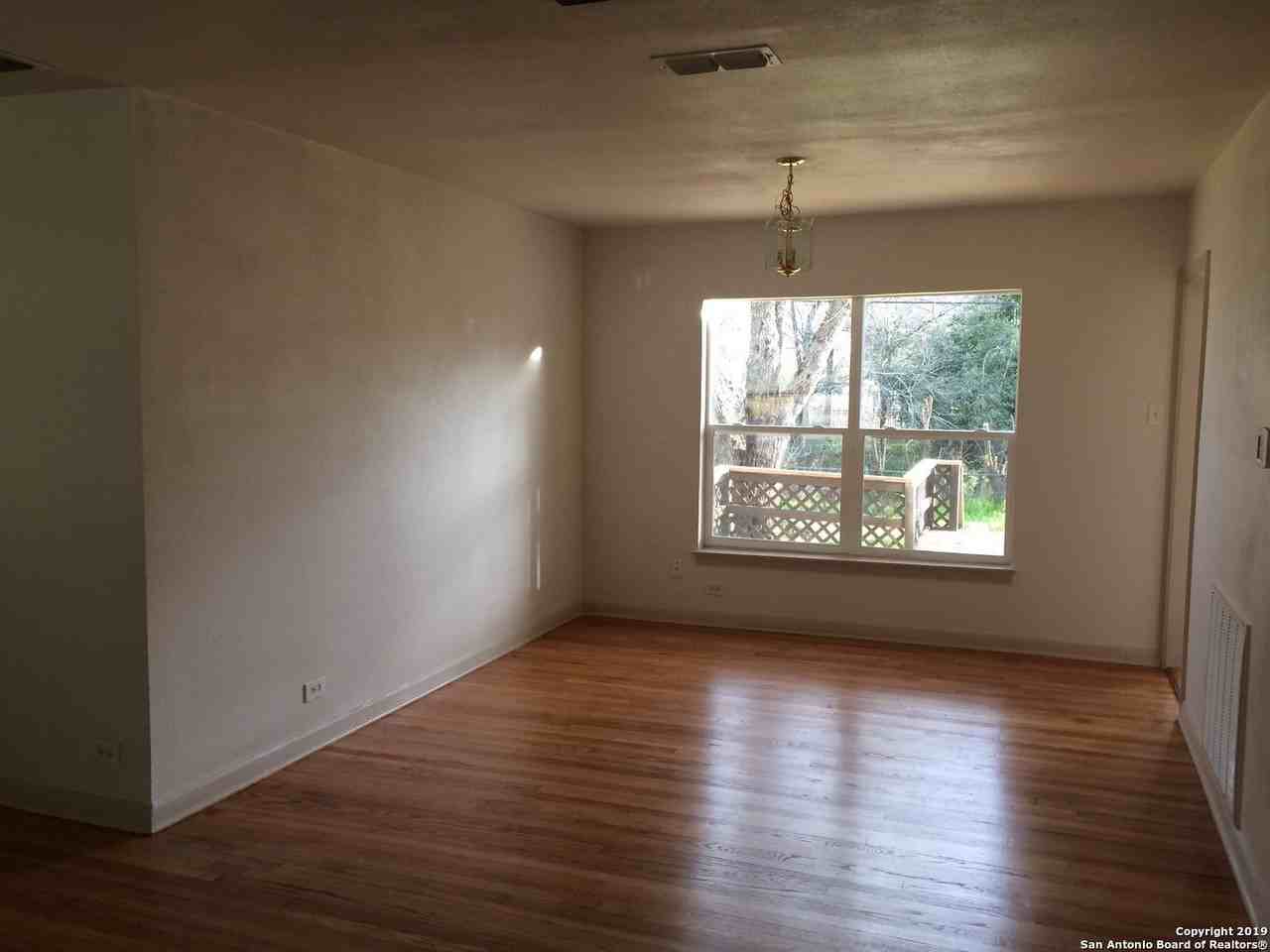 1204 Wiltshire Ave - Photo 2 of 22