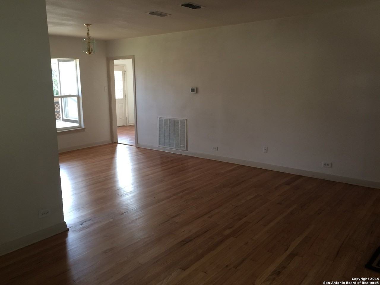 1204 Wiltshire Ave - Photo 3 of 22