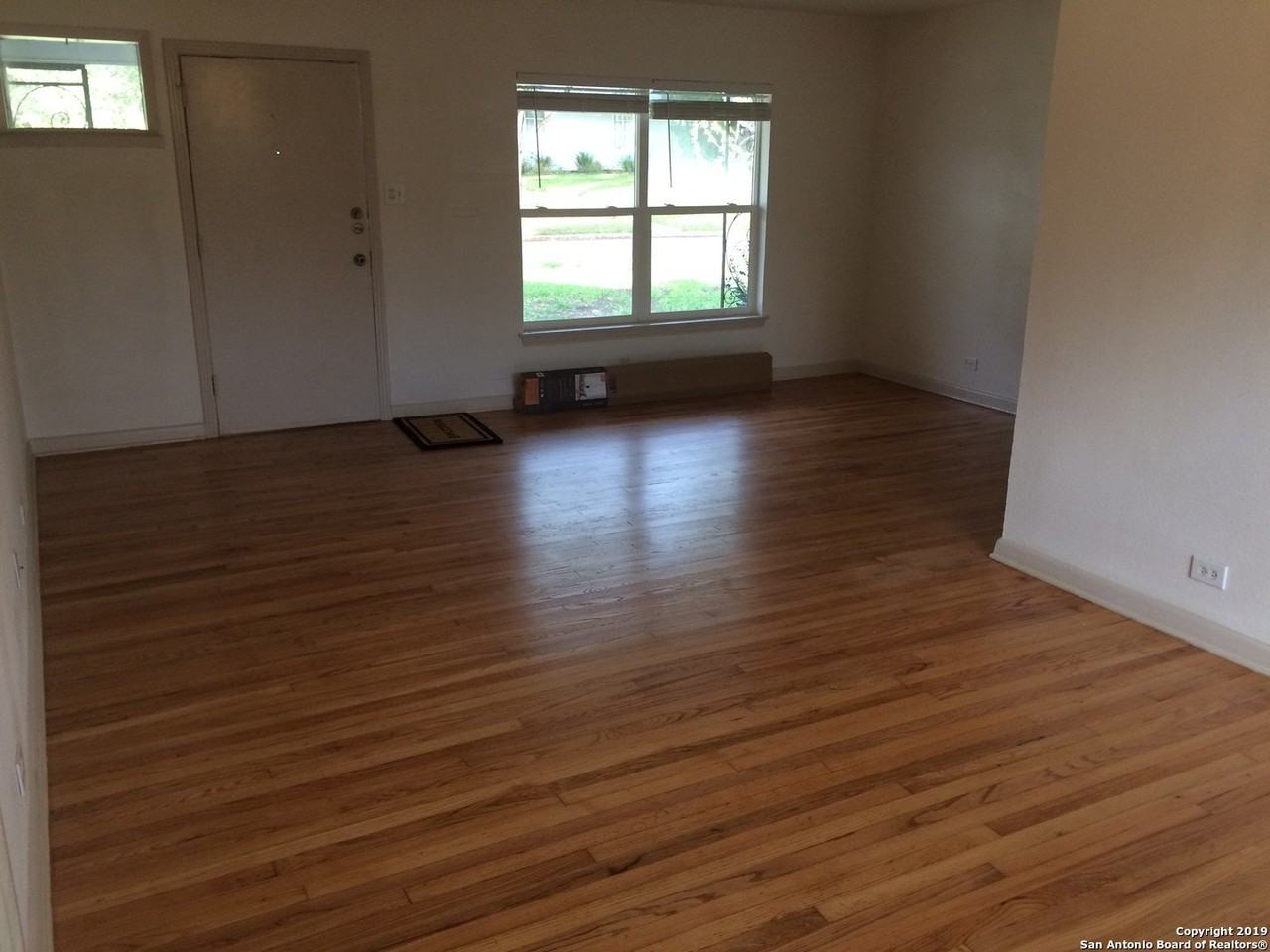 1204 Wiltshire Ave - Photo 4 of 22