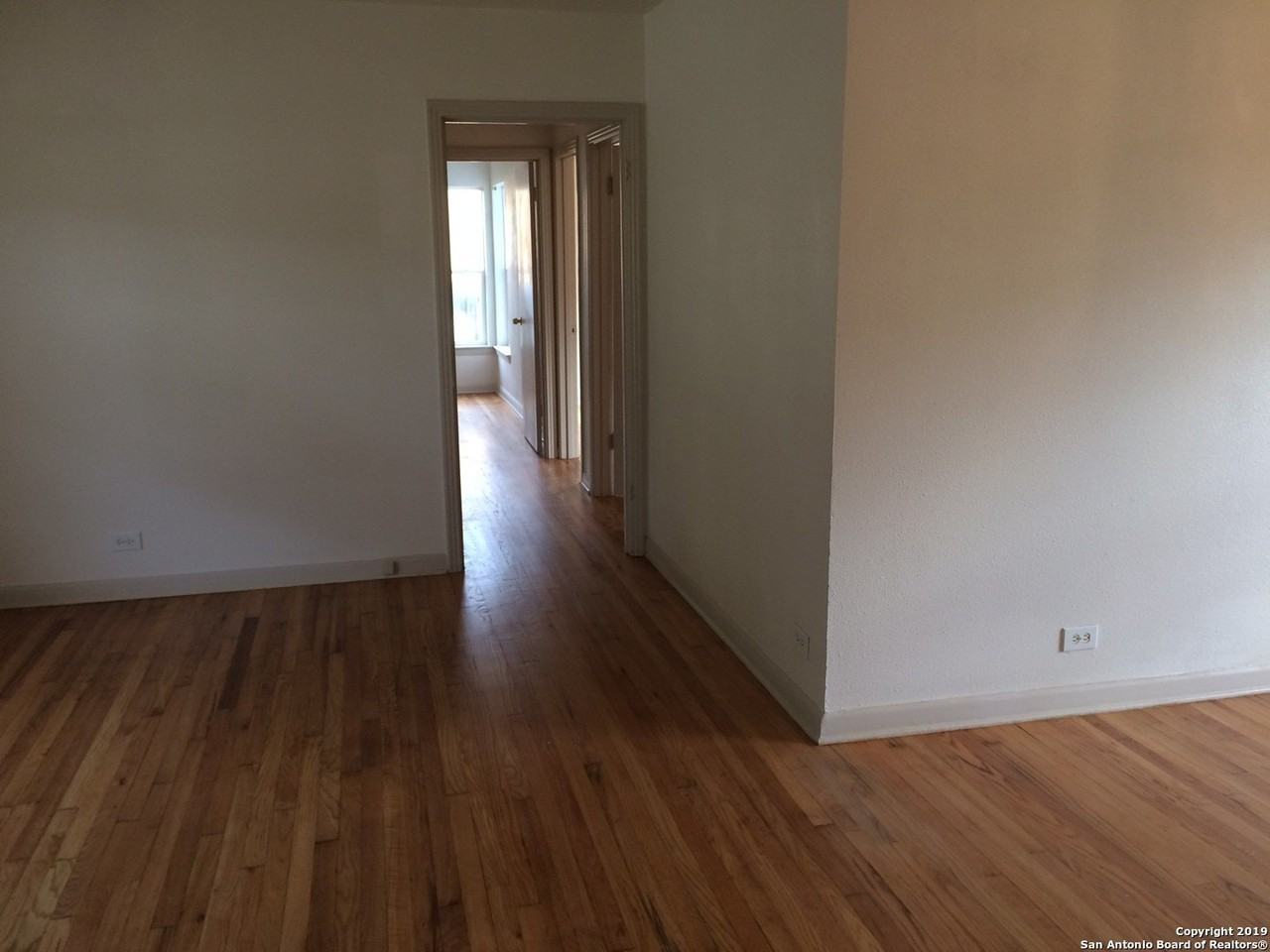 1204 Wiltshire Ave - Photo 6 of 22
