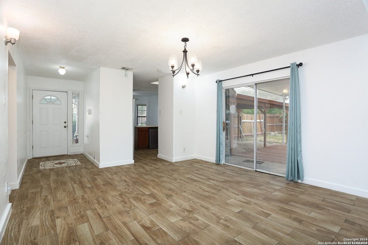 7068 Beech Trail Dr - Photo 5 of 25