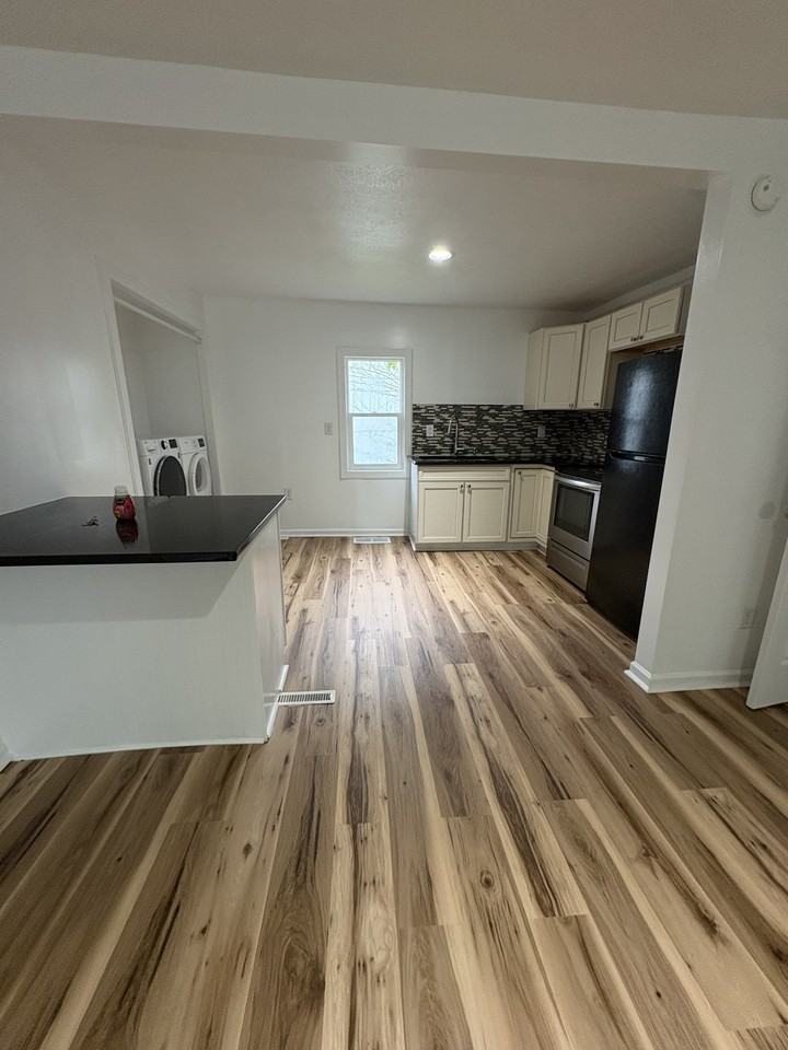 118 Alden Ave E #1 - Photo 4 of 31
