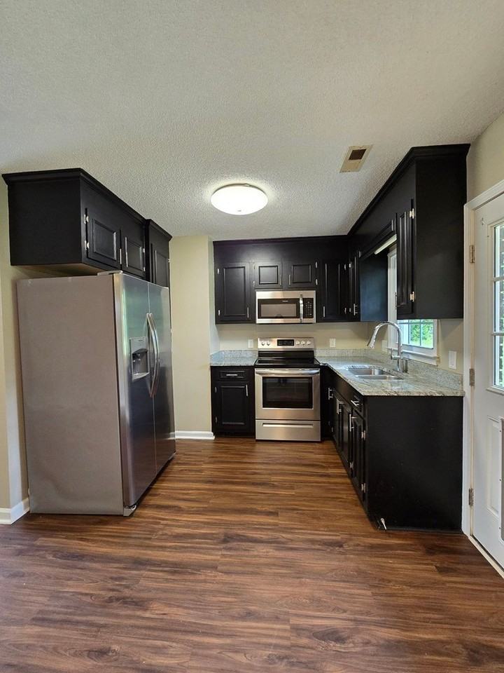 110 Frost Wood Ct - Photo 6 of 15