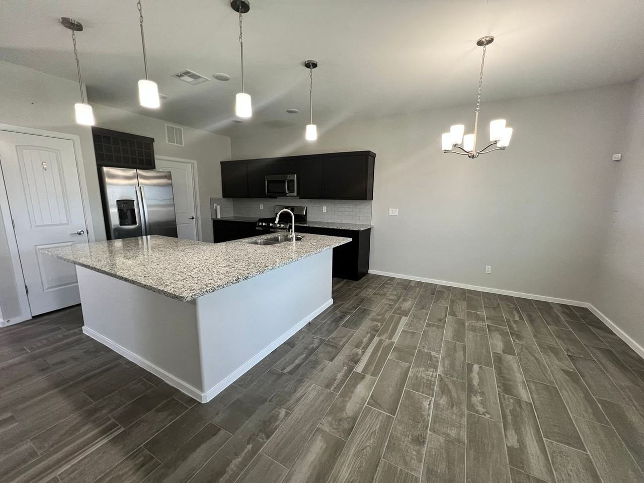 14836 Mike A Mendoza Ave - Photo 3 of 17