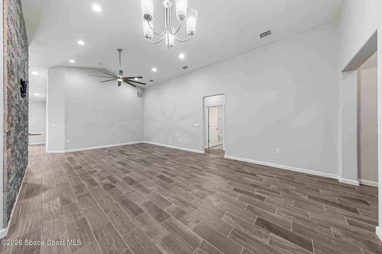 1556 Fuji Dr - Photo 4 of 30
