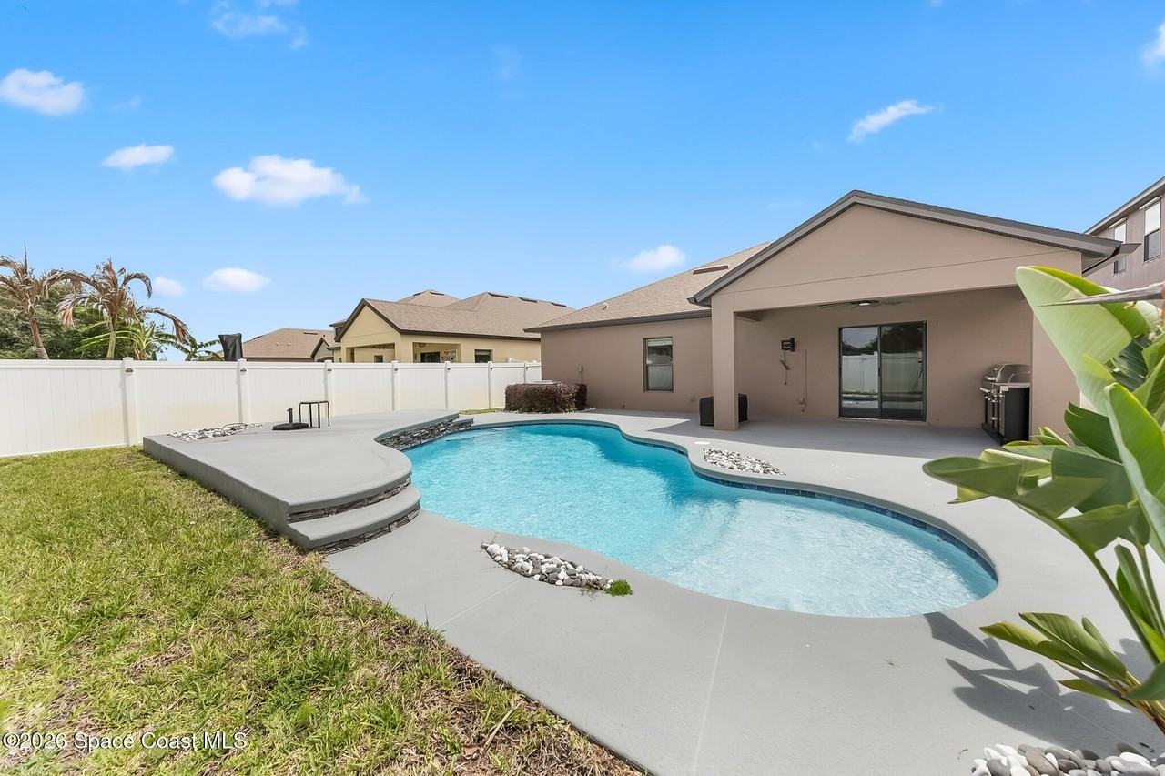 1556 Fuji Dr - Photo 7 of 30