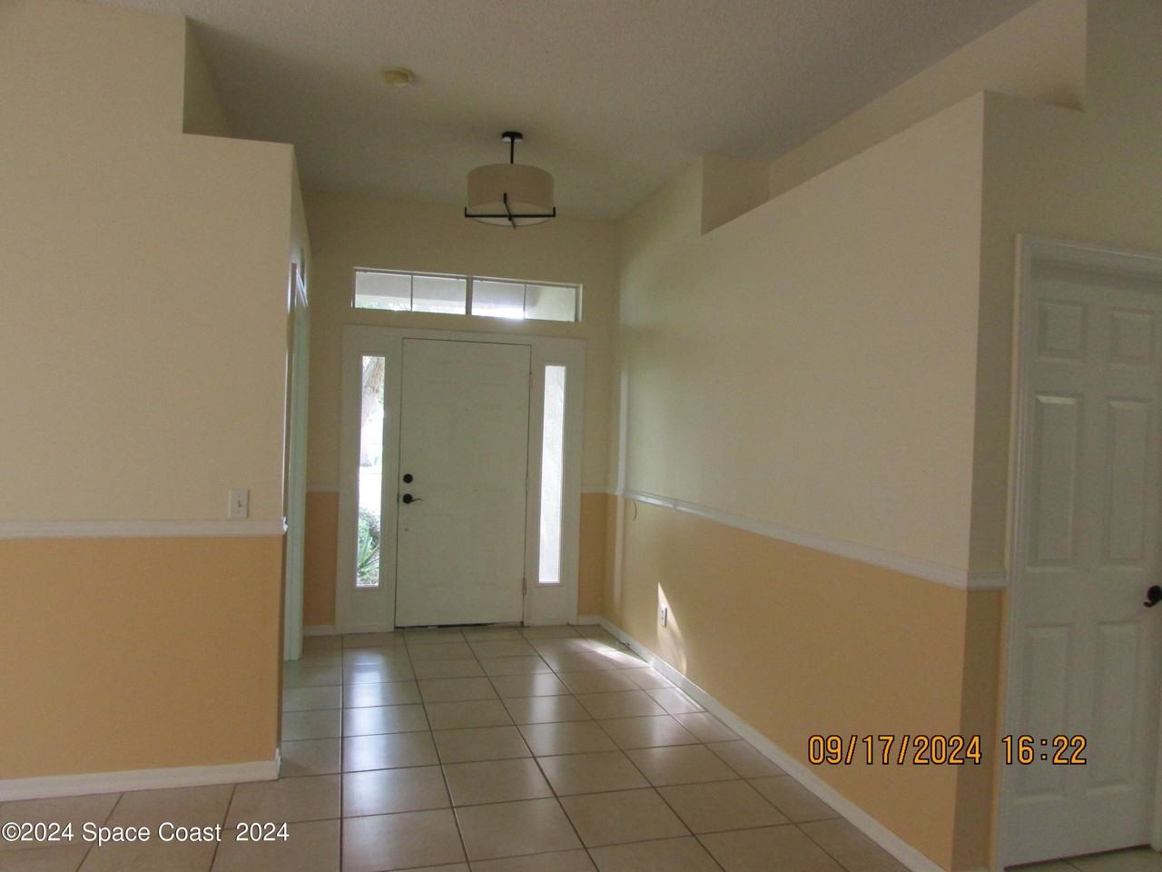 1065 Sedgewood Cir - Photo 2 of 41