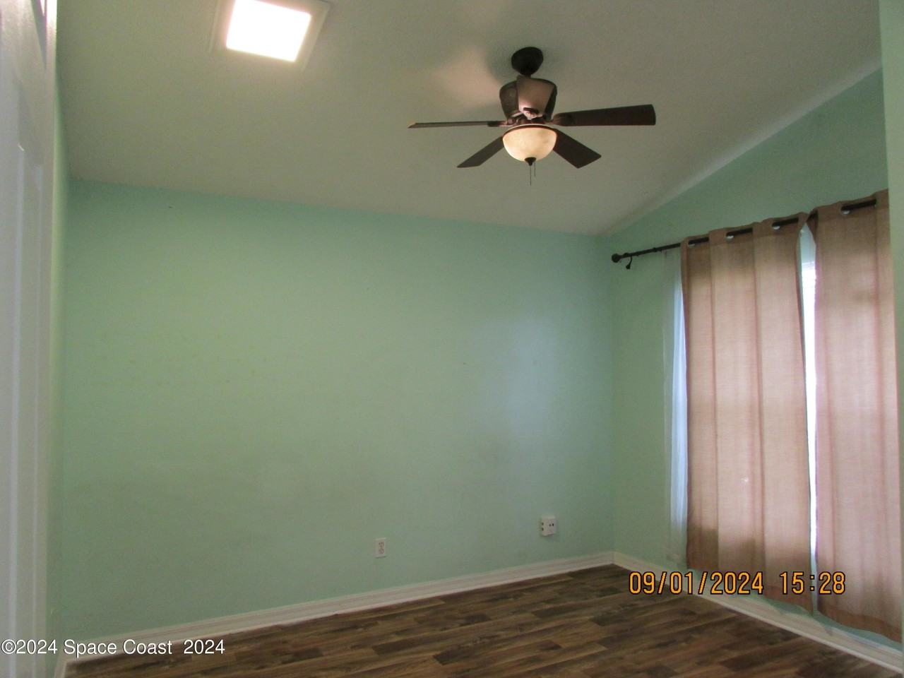 1065 Sedgewood Cir - Photo 3 of 41