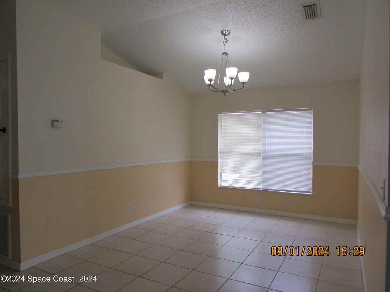 1065 Sedgewood Cir - Photo 5 of 41