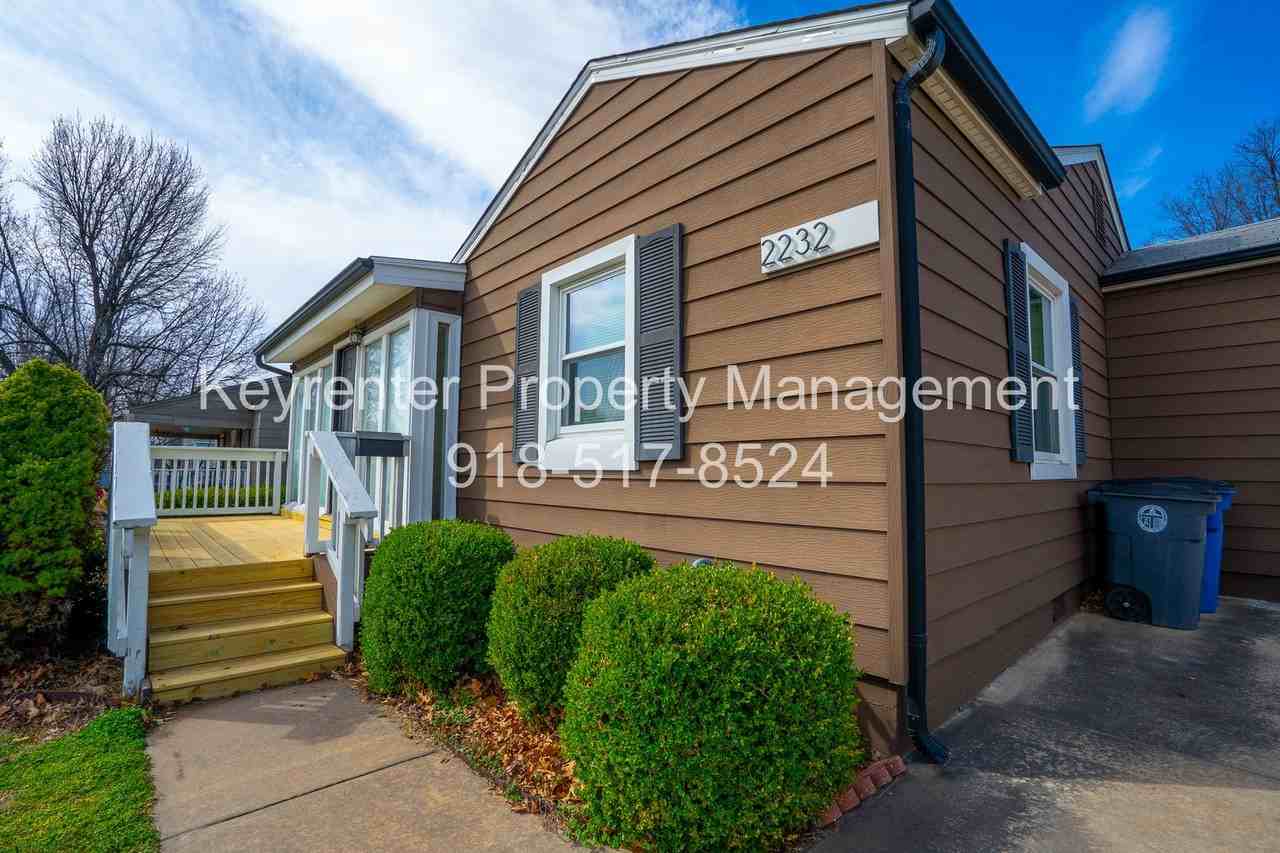 2232 S Marion Ave - Photo 4 of 14