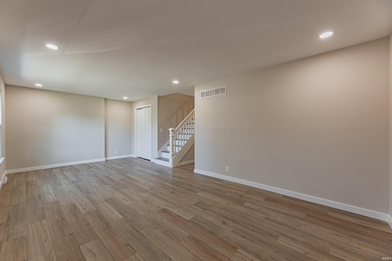 7127 Pinehurst Dr - Photo 2 of 28